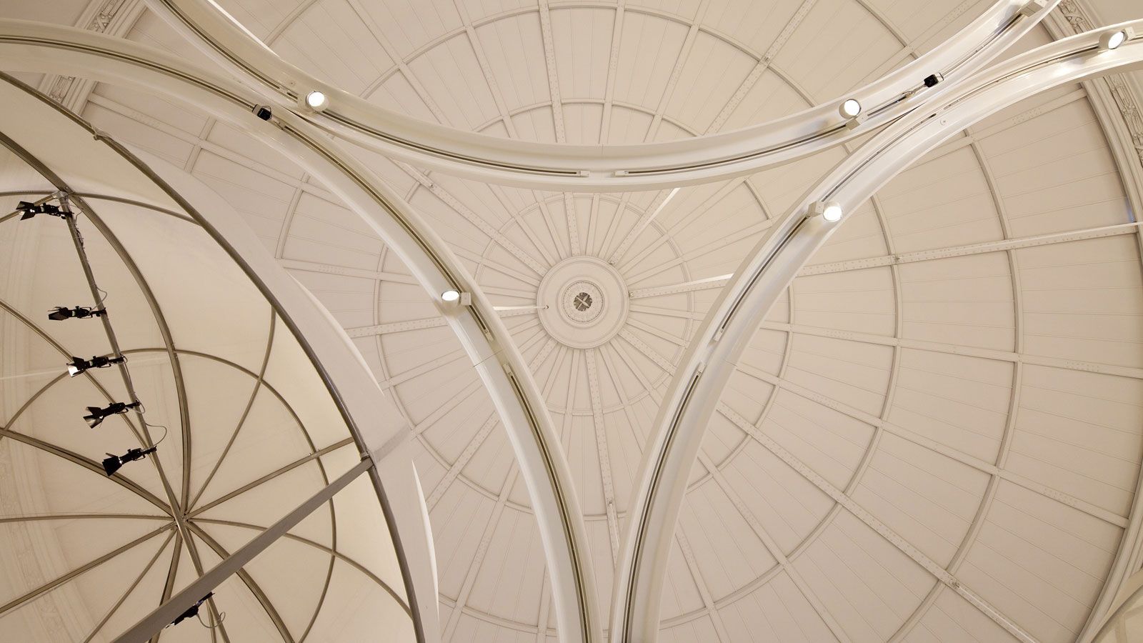 Victoria and Albert Museum, Fashion Room