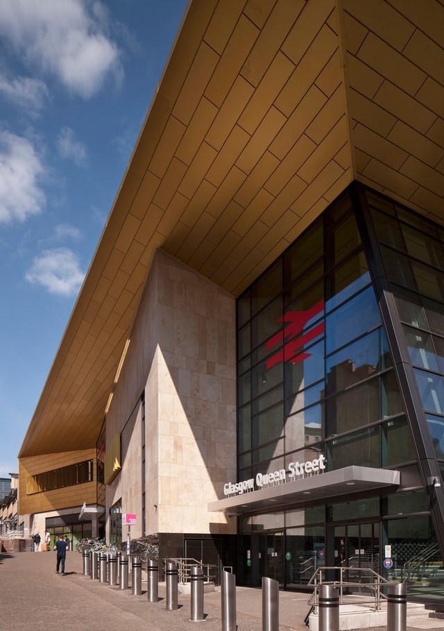 Glasgow Queen Street Station exterior 01