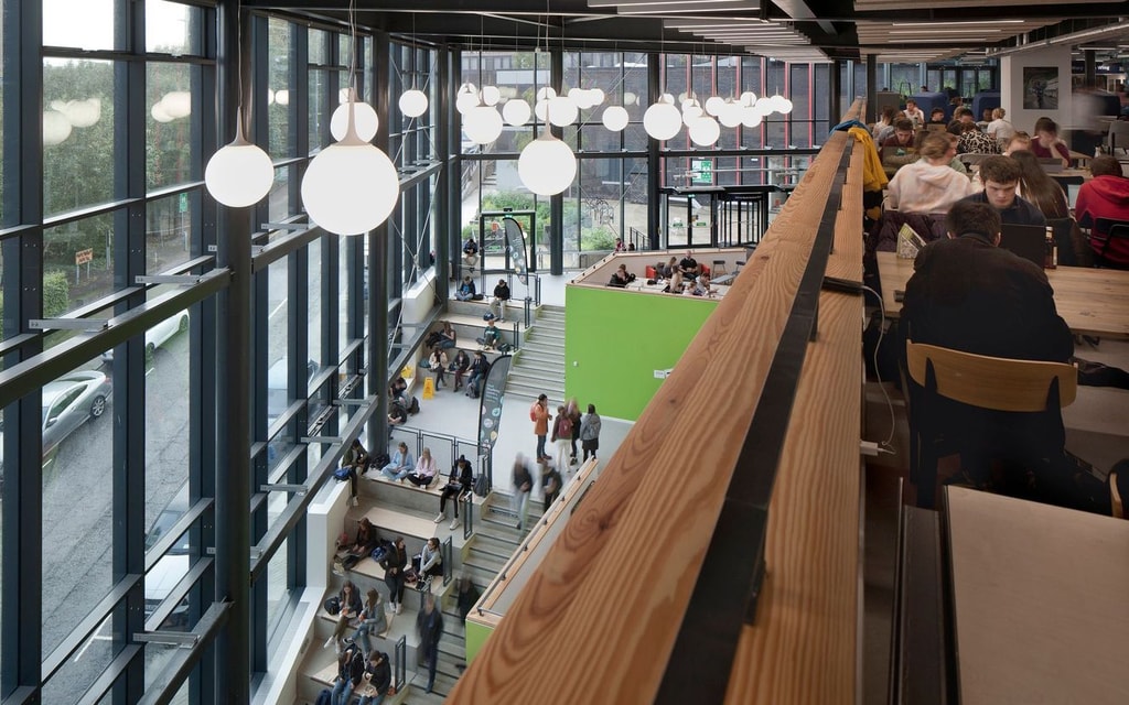 Uni of Strathclyde - interior looking over the balcony