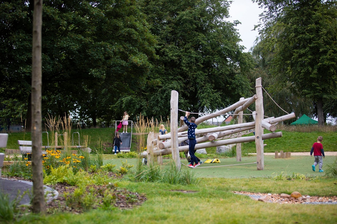 West Gorton Play P2000902_N11_large.jpg
